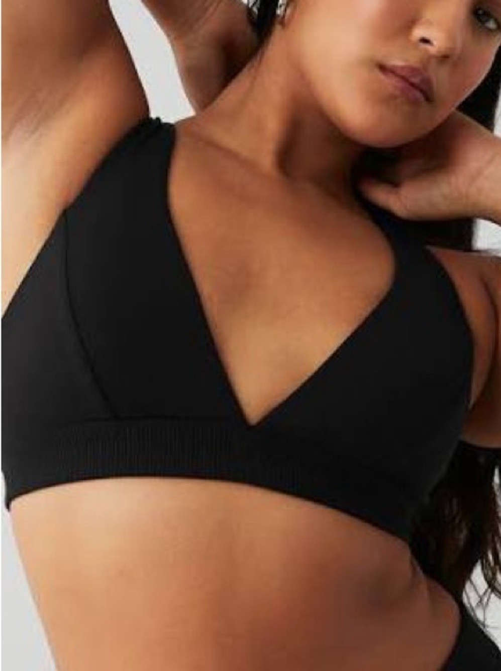 Alo Yoga Alosoft Show stopper Bra in Black / Small